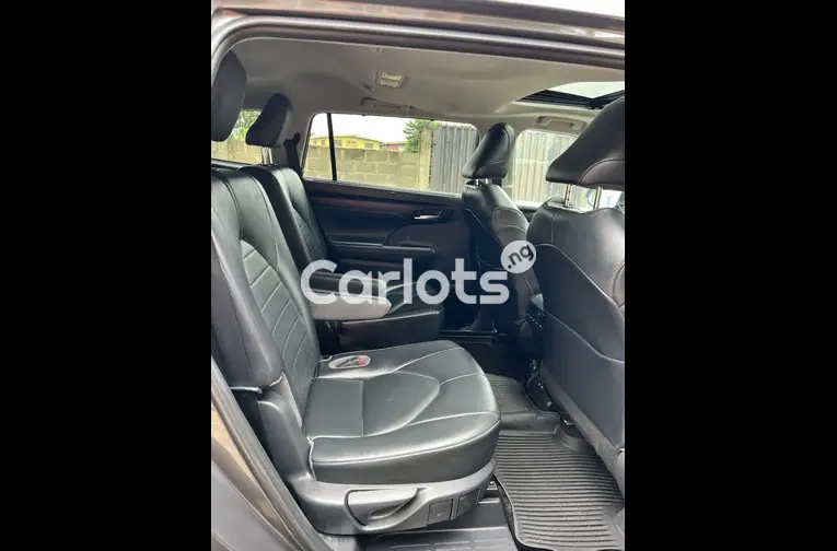 FOREIGN USED 2021 TOYOTA HIGHLANDER XLE AWD FULL OPTION - 5/7