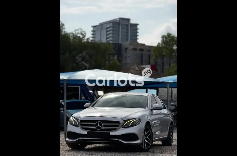 Extremely Clean 2019 Mercedes Benz E300 - 1/6