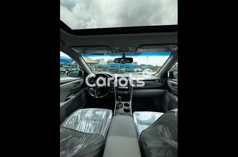 Foreign Used 2016 Toyota Camry - 2/7