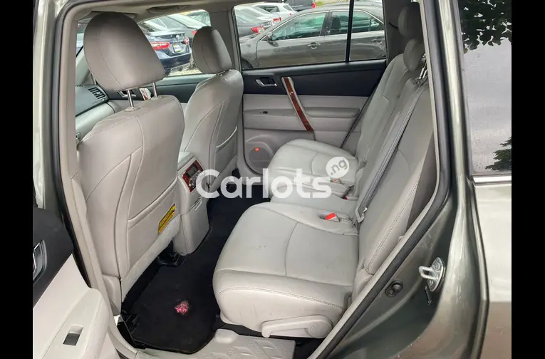 Foreign Used 2011 Toyota Highlander for sale in Abuja, FCT - photo 2 of 5
