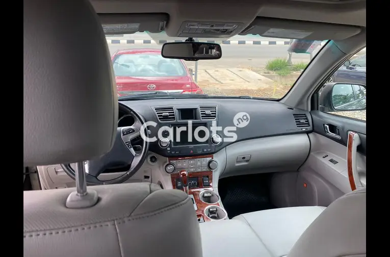 Foreign Used 2011 Toyota Highlander for sale in Abuja, FCT - thumbnail 3
