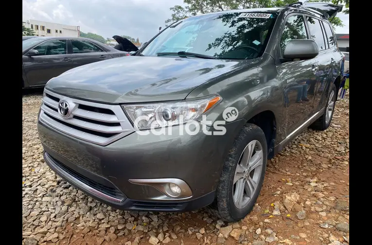 2011 Toyota Highlander for sale in Abuja