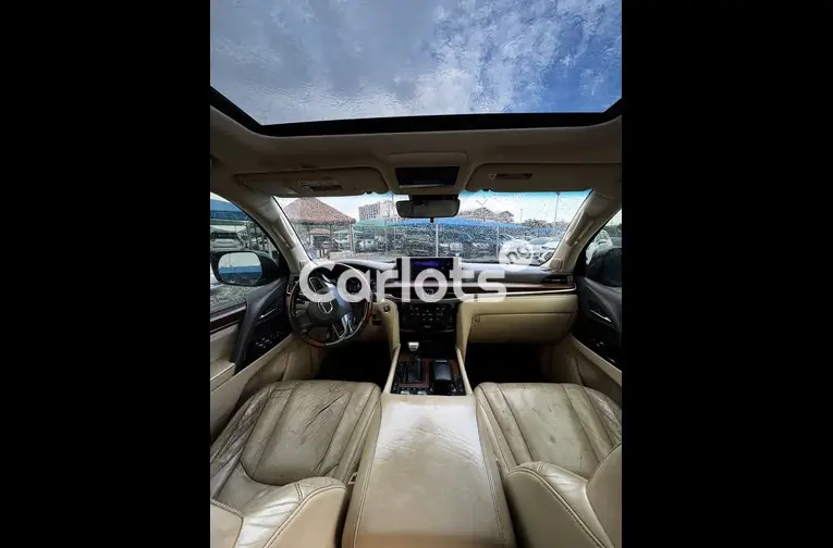 2016 Lexus LX 570 - 2/7