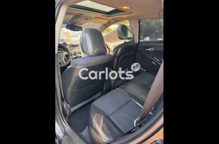 Nigerian Used TOKS STANDARD 2008 PONTIAC VIBE GT for sale in Kaduna - photo 5 of 7