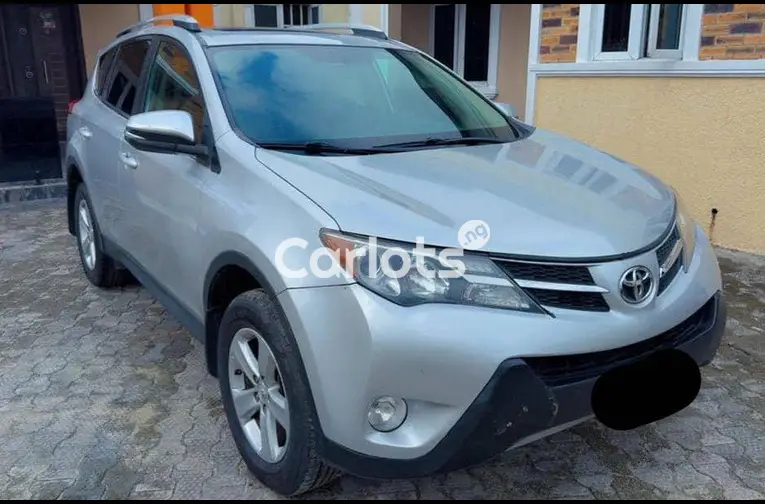 2014 TOYOTA RAV4 XLE