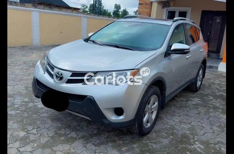 Nigerian Used 2014 TOYOTA RAV4 XLE for sale in Kaduna - thumbnail 2