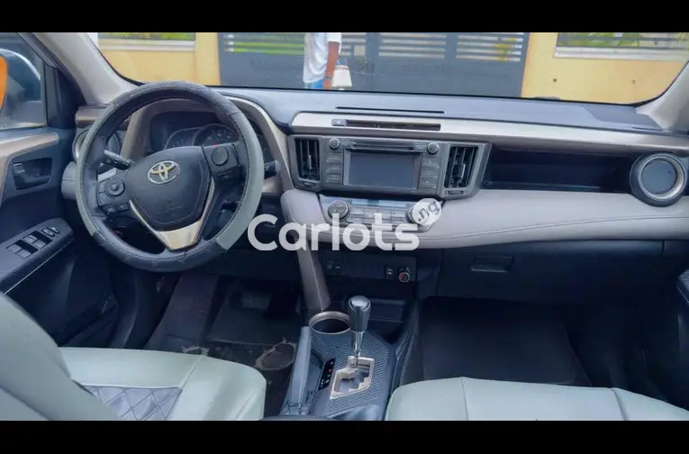 Nigerian Used 2014 TOYOTA RAV4 XLE for sale in Kaduna - thumbnail 3