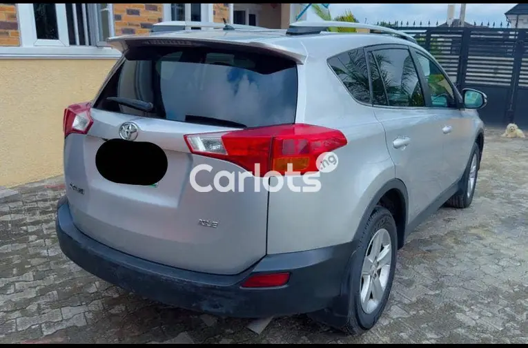 Nigerian Used 2014 TOYOTA RAV4 XLE for sale in Kaduna - thumbnail 5