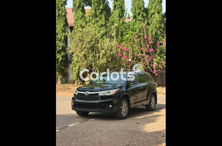FOREIGN USED 2014 TOYOTA HIGHLANDER XLE for sale in Abuja, FCT