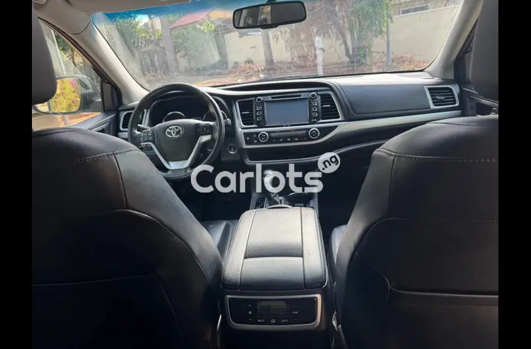 FOREIGN USED 2014 TOYOTA HIGHLANDER XLE for sale in Abuja, FCT - photo 4 of 7