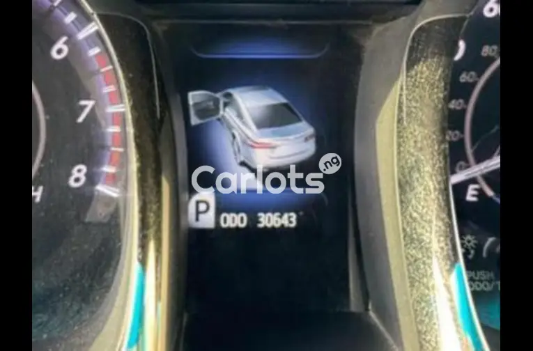 Nigerian Used 2016 TOYOTA AVALON FULL OPTION for sale in Abuja, FCT - photo 4 of 7