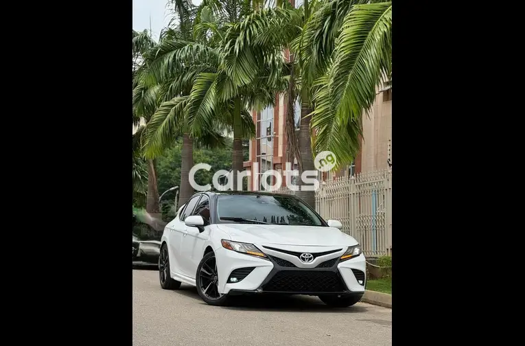 Foreign Used 2019 KEYLESS TOYOTA CAMRY XSE for sale in Abuja, FCT - thumbnail 3