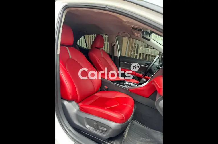 Foreign Used 2019 KEYLESS TOYOTA CAMRY XSE for sale in Abuja, FCT - photo 4 of 7