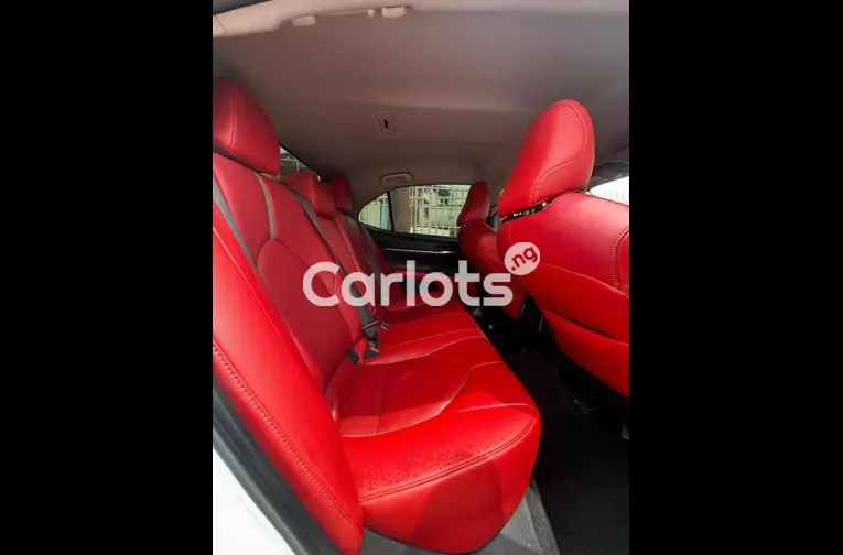 Foreign Used 2019 KEYLESS TOYOTA CAMRY XSE for sale in Abuja, FCT - thumbnail 5