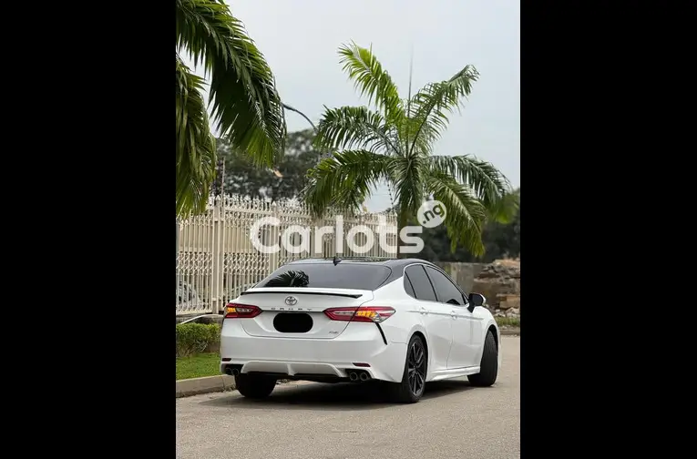 Foreign Used 2019 KEYLESS TOYOTA CAMRY XSE for sale in Abuja, FCT - photo 6 of 7