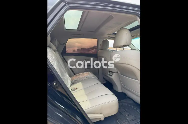Nigerian Used 2010 TOYOTA VENZA FULL OPTION for sale in Abuja, FCT - photo 5 of 7