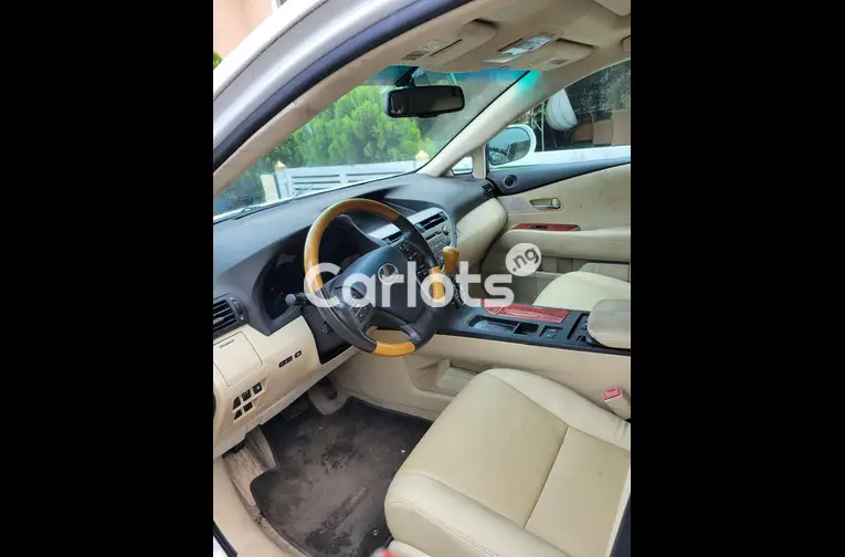 FOREIGN USED ACCIDENT FREE 2010 LEXUS RX350 for sale in Lagos - thumbnail 3