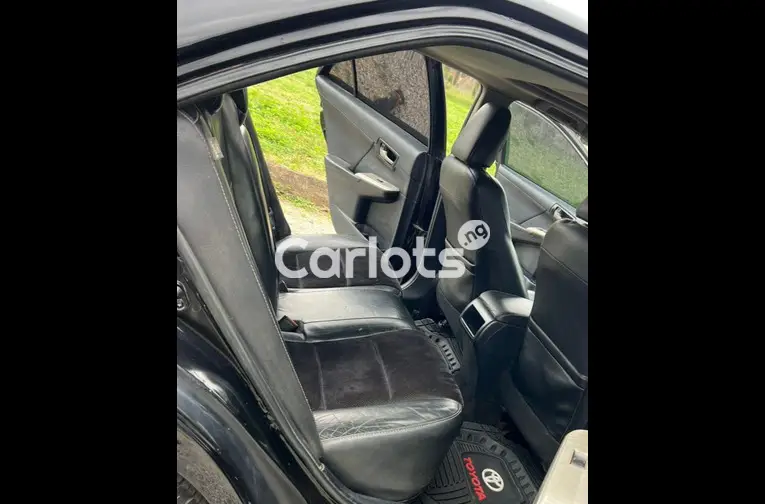 Nigerian Used 2013 KEYLESS TOYOTA CAMRY V6 for sale in Abuja, FCT - thumbnail 3