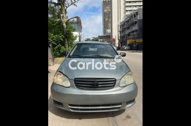 UBER STANDARD 2004 TOYOTA COROLLA - 1/7