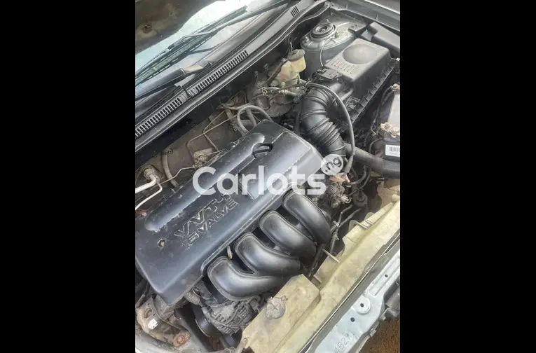 UBER STANDARD 2004 TOYOTA COROLLA - 5/7
