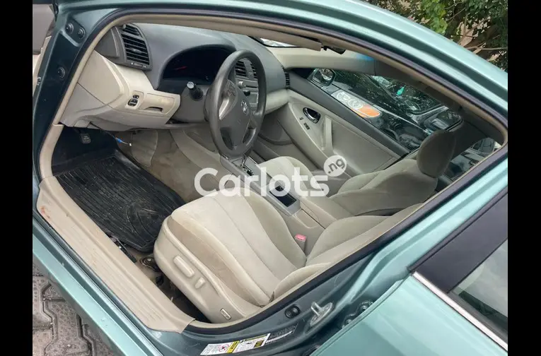 Nigerian Used 2010 TOYOTA CAMRY for sale in Abuja, FCT - thumbnail 2