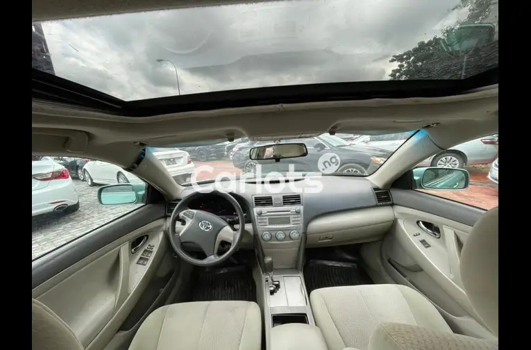 Nigerian Used 2010 TOYOTA CAMRY for sale in Abuja, FCT - thumbnail 3