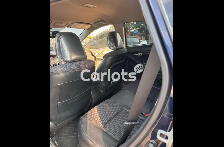 Nigerian Used TOKS STANDARD 2009 PONTIAC VIBE GT for sale in Kaduna - photo 4 of 6