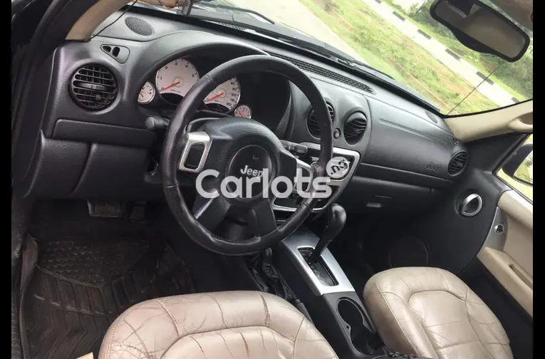 2004 JEEP LIBERTY 4X4 for sale in Abuja, FCT - thumbnail 3