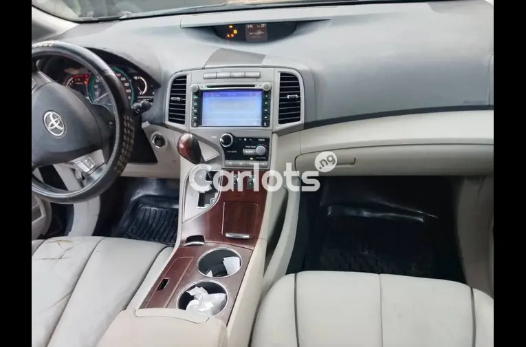 CLEAN REGISTERED 2010 TOYOTA VENZA AWD V6 FULL OPTION for sale in Surulere, Lagos - thumbnail 2