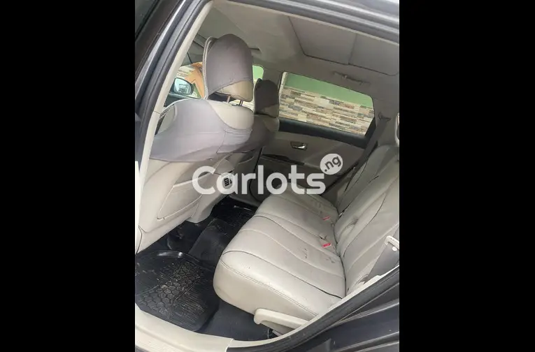 CLEAN REGISTERED 2010 TOYOTA VENZA AWD V6 FULL OPTION for sale in Surulere, Lagos - thumbnail 3