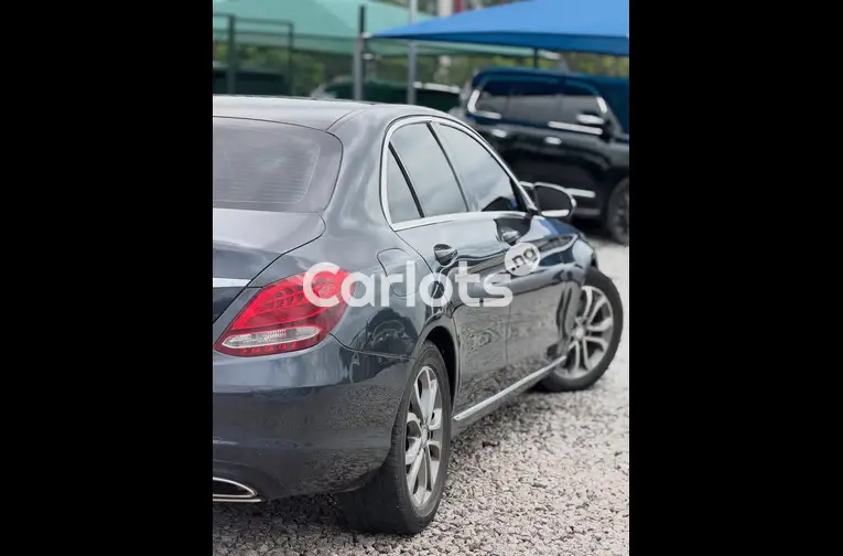 Clean 2016 Mercedes Benz C300 - 6/7