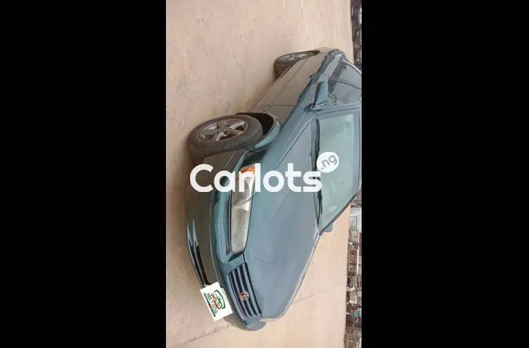 CLEAN FIRST BODY 2001 TOYOTA CAMRY LE - 1/5