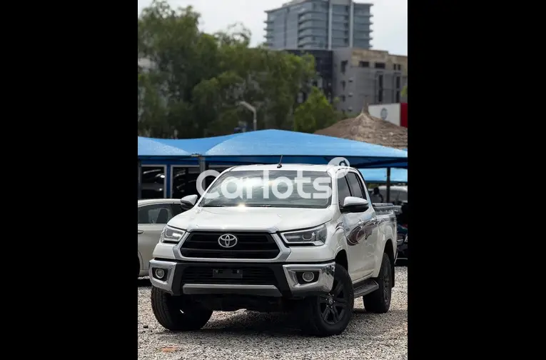 2021 TOYOTA HILUX - 1/7