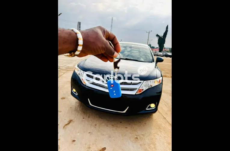 Nigerian Used 2012 TOYOTA VENZA FULL OPTION for sale in Abuja, FCT - thumbnail 2