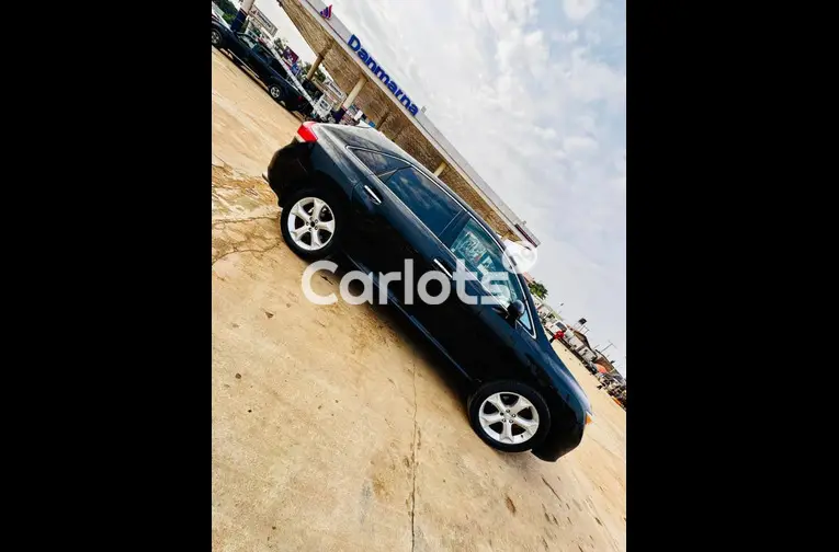 Nigerian Used 2012 TOYOTA VENZA FULL OPTION for sale in Abuja, FCT - thumbnail 3