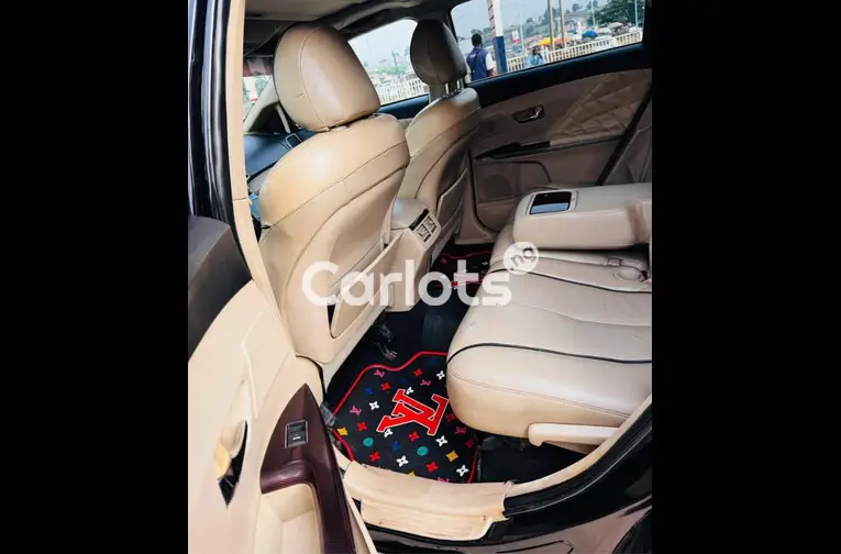 Nigerian Used 2012 TOYOTA VENZA FULL OPTION for sale in Abuja, FCT - thumbnail 5