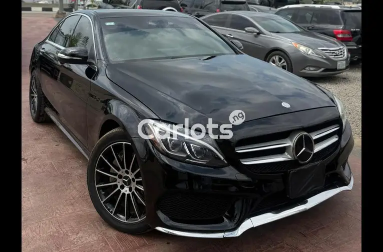 Nigerian Used 2015 MERCEDES BENZ C400 for sale in Abuja, FCT - thumbnail 2