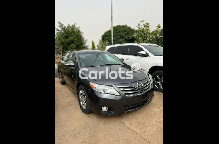 2011 TOYOTA CAMRY XLE - 1/6