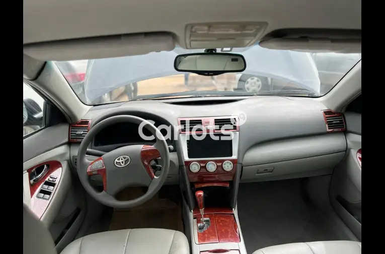 2011 TOYOTA CAMRY XLE - 4/6