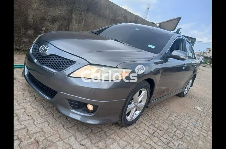Nigerian Used 2010 TOYOTA CAMRY SE for sale in Abuja, FCT - thumbnail 2