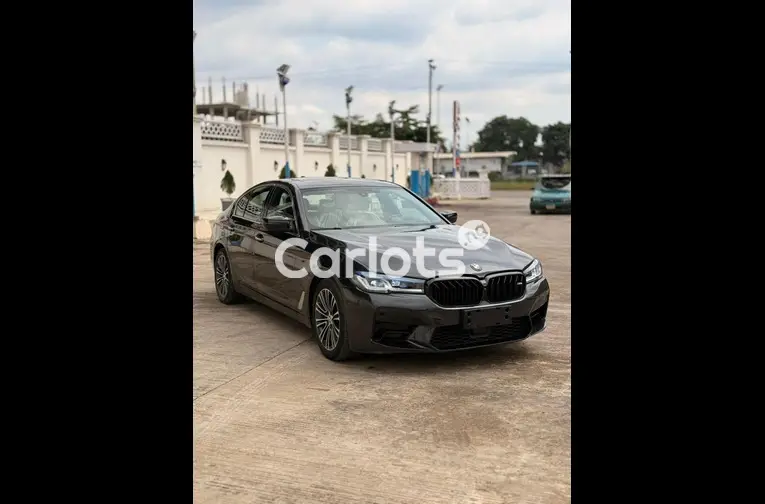 FOREIGN USED 2018 BMW 5 SERIES 540i for sale in Abuja - photo 2 of 7