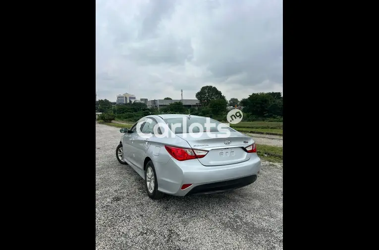 FOREIGN USED 2014 HYUNDAI SONATA for sale in Abuja, FCT - thumbnail 5
