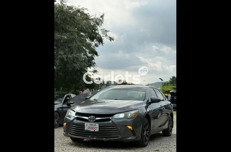 2017 TOYOTA CAMRY LE - 1/6