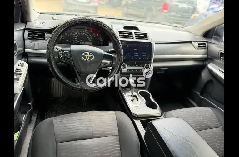 2017 TOYOTA CAMRY LE - 3/6