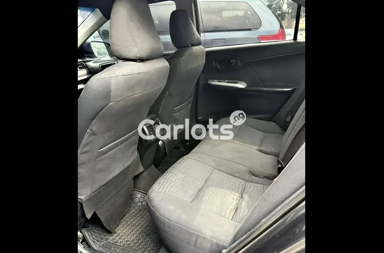 2017 TOYOTA CAMRY LE - 4/6
