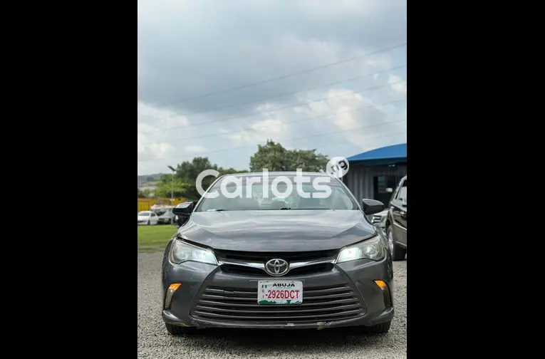 TOYOTA CAMRY 2017 - 1/7
