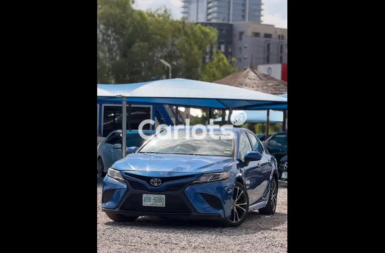 Foreign Used 2020 Toyota Camry SE for sale in Garki, FCT - photo 1 of 5