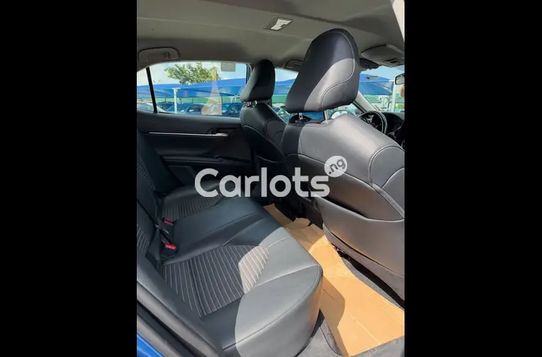 Foreign Used 2020 Toyota Camry SE for sale in Garki, FCT - photo 3 of 5