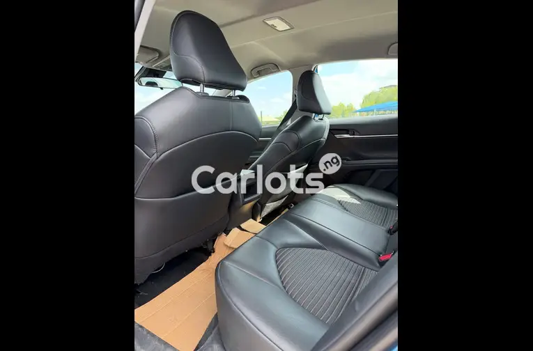 Foreign Used 2020 Toyota Camry SE for sale in Garki, FCT - thumbnail 4