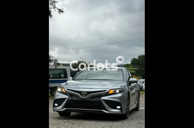 FOREIGN USED 2021 TOYOTA CAMRY SE for sale in Abuja, FCT